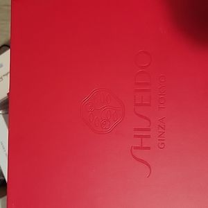 Shiseido skins care set.